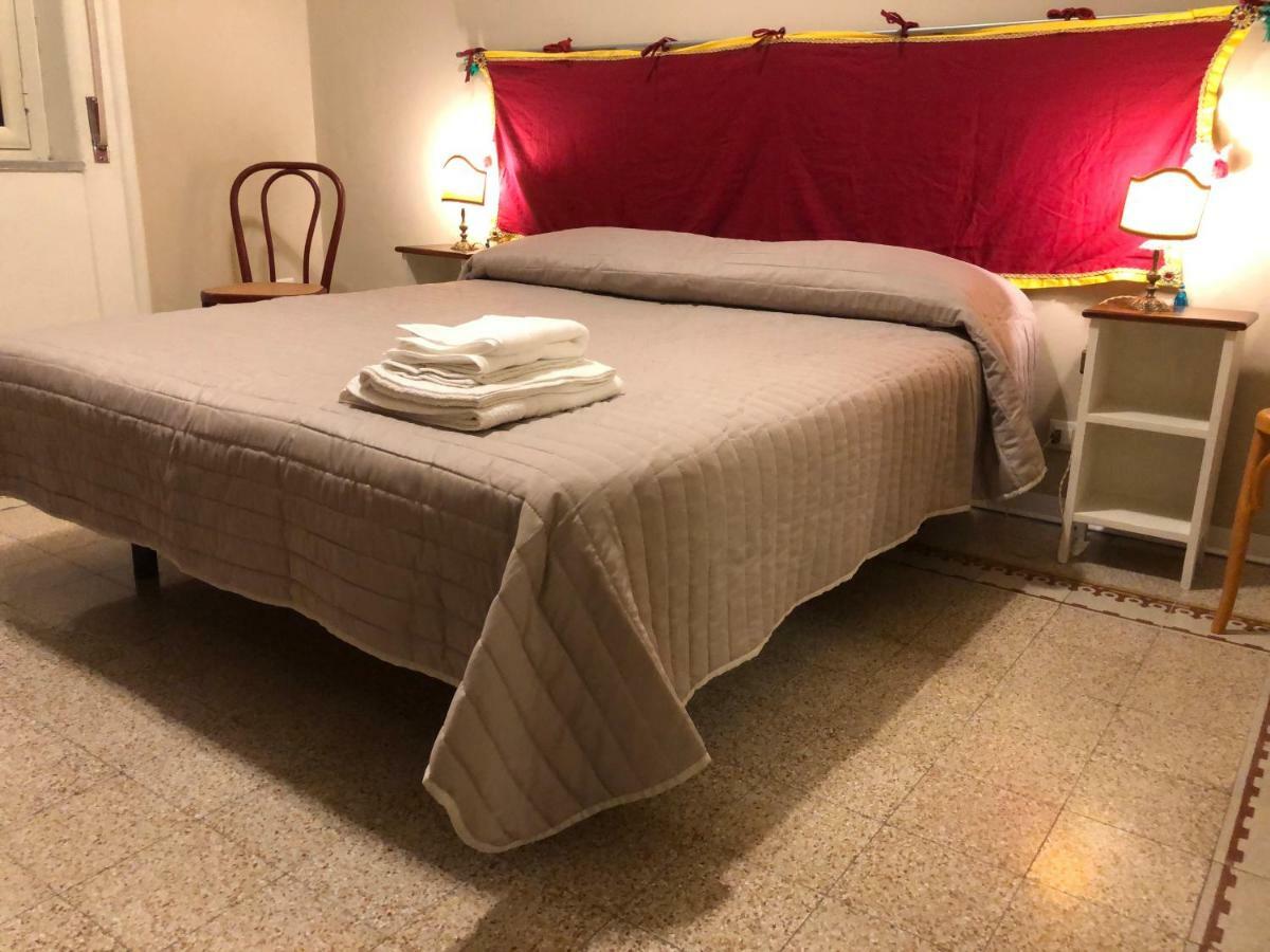 Al Teatro Biondo Guest House ปาแลร์โม ภายนอก รูปภาพ